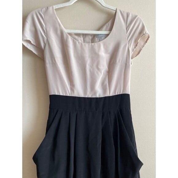 H&M light pink and black color block pleated dress Sz 4 - Picture 5 of 9